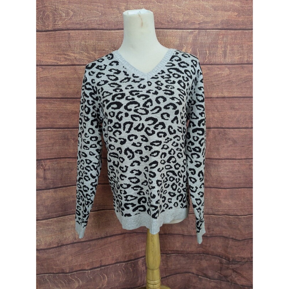 Leopard Print Gray Long Sleeve‎ V-Neck Sweater Sz Small Croft & Barrow
